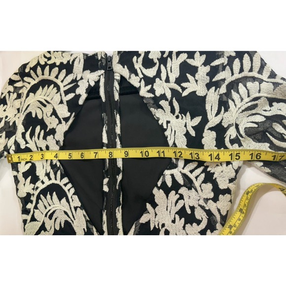 Alice‎ + Olivia  Black and White Embroidered Dress Back Cut Out Size 0 Preowned - Picture 4 of 4